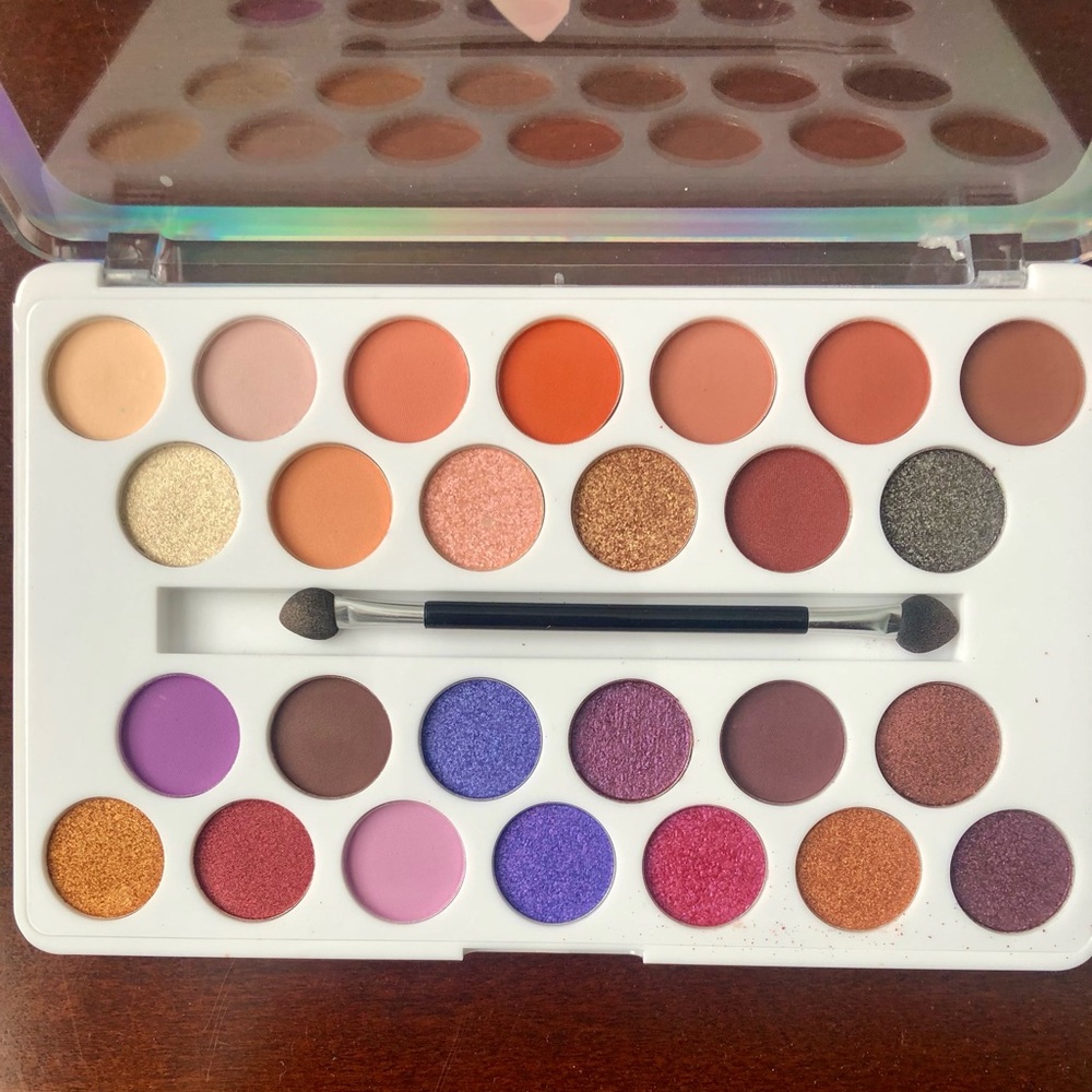 Kleancolor Vibrant Eyeshadow Palette - Multicolor